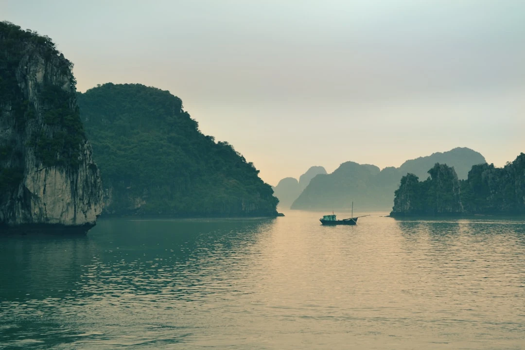 kham-pha-dia-diem-du-lich-ha-long-duoi-goc-nhin-cua-travel-blogger