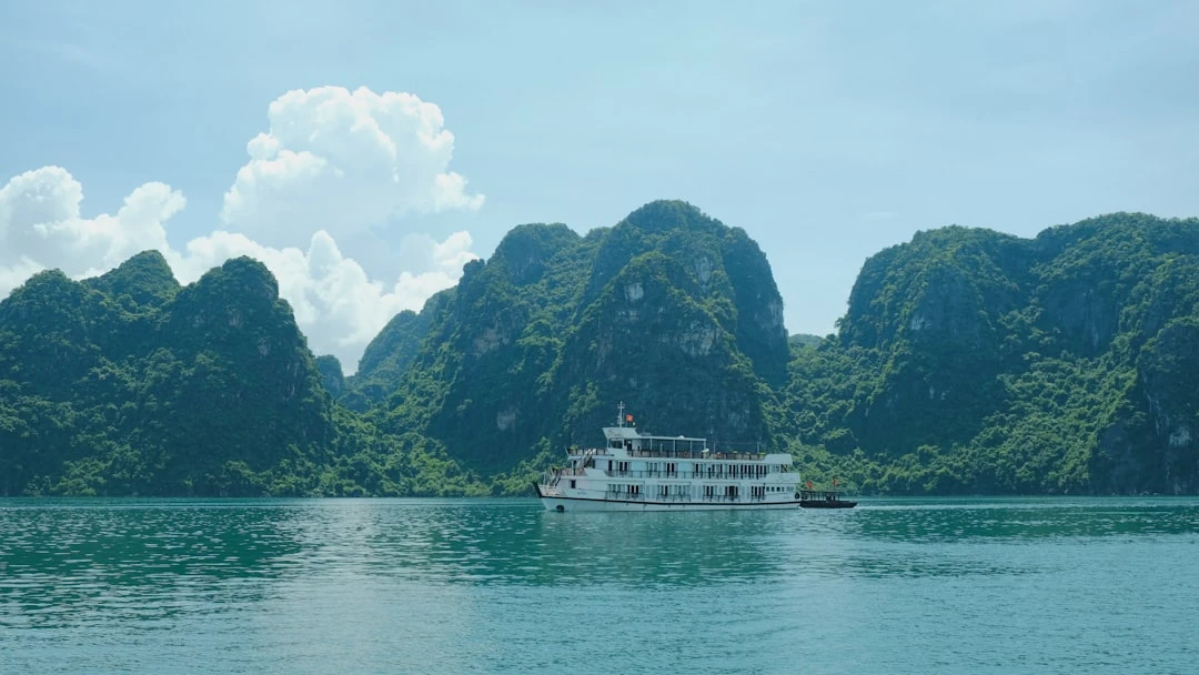 du-lich-intour-goc-nhin-cua-travel-blogger-lau-nam